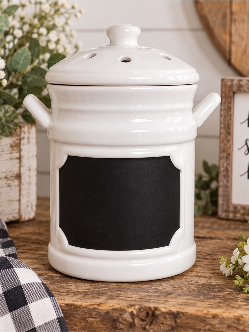 Scentsy White Ceramic Warmer with Black Chalk Label, NIB with chalk
